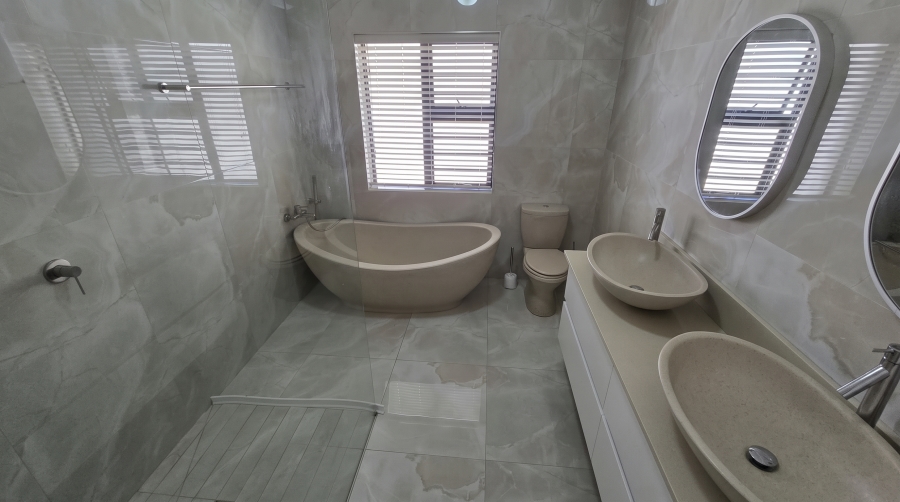 To Let 3 Bedroom Property for Rent in Uitzicht Western Cape